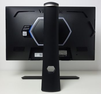 Aufgeräumte Displaygehäuserückseite mit RGB-LED-Beleuchtung „Elite RGB“