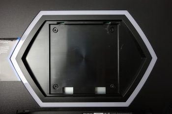 VESA-Halterung und RGB-LED auf der Displaygehäuserückseite