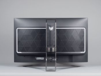 Acer Predator XB323QKNV in der niedrigsten Stellung von hinten