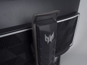 Großes Predator-Logo auf der Monitorrückseite
