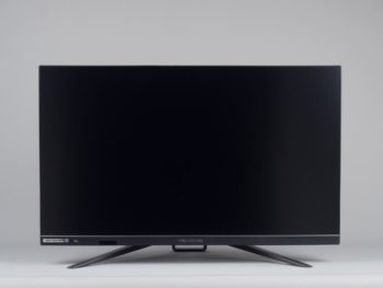 Acer Predator XB323QKNV in der niedrigsten Stellung von vorn