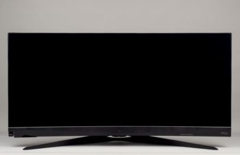 MSI Optix MEG381CQR Plus in der niedrigsten Stellung von vorn