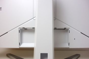 Rückseite ohne Abdeckung für die Anschlüsse