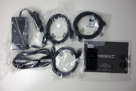 Zubehör des BenQ EX3210U inklusive Fernbedienung