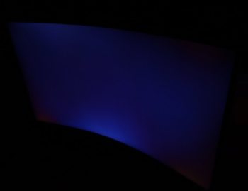 Gut sichtbare Aufhellungen mit Blick von oben auf das Display
