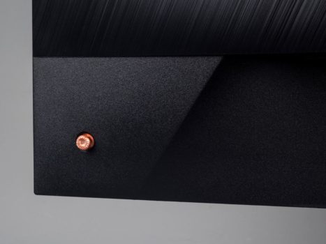5-Wege-Joystick auf der Displaygehäuserückseite des MSI MPG321URDE-QD