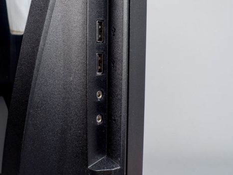 Benutzerfreundlicher USB-Hub auf der linken Monitorseite