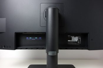 Rückseite des BenQ PD2705U ohne Abdeckung der Anschlüsse