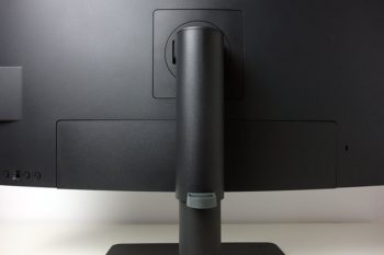 Montierte Abdeckung der Anschlüsse