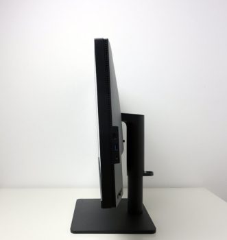 Neigungswinkel des Monitors von 3 Grad nach unten …