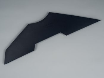 Blende verdeckt das Anschluss-Panel