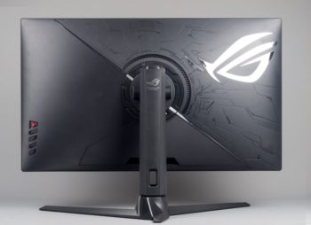 Monitor in der höchsten Stellung von hinten