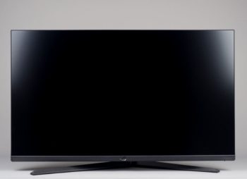 Monitor in der niedrigsten Stellung von vorn