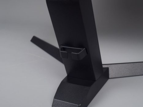 Kabelmanagement hinten am Monitorstandbein