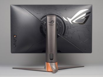 Monitor in der höchsten Stellung von hinten