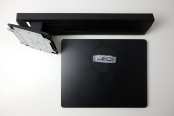 Ein massiver Standfußteller sorgt für einen sicheren Stand des Monitors
