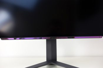 Violett spiegelnder Bereich an der Gehäuseunterseite