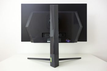 Gehäuserückseite mit mittigem Aufbau für Elektronik und Anschlüsse