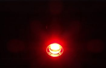Die Farbe der Betriebsanzeige ist mit der Einstellung von "Hexagon Lighting" gekoppelt