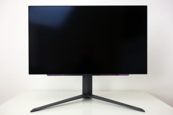 Das OLED-Display ist in einen schmalen Rahmen gefasst
