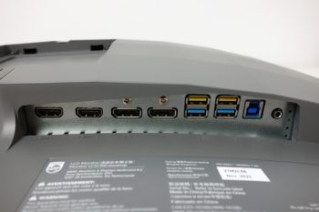 Anschlüsse: 2 x DisplayPort, 2 x HDMI, 4 x USB und 1 x Kopfhörerausgang
