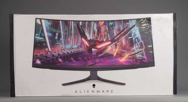 Praktischer Karton des Alienware AW3423DWF