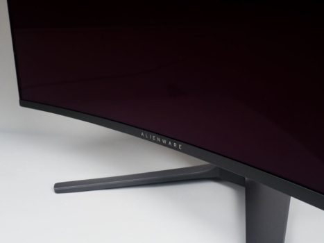 Alienware Logo mittig am unteren Rahmen