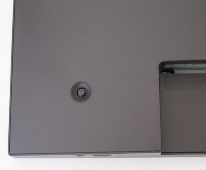 Bedienung mit Joystick-Button auf der Displaygehäuserückseite