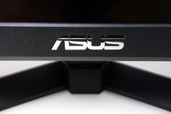 Applizierter ASUS Herstellerschriftzug mit polierter Oberfläche
