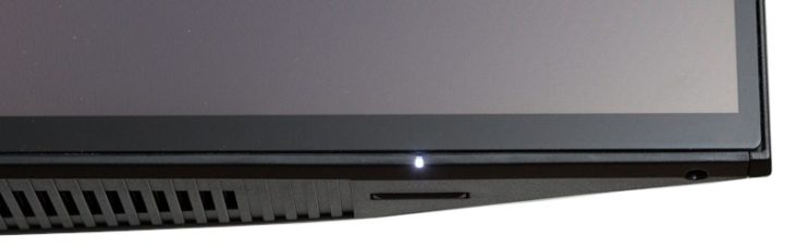 Power-Taste unter dem Monitorrahmen