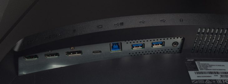 Anschluss-Panel des Acer Predator X45 mit USB-C
