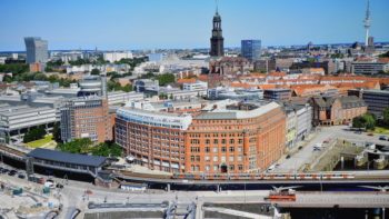 Hamburg-Panorama: Aus der 20. Etage des Hanseatic Trade Center aufgenommen