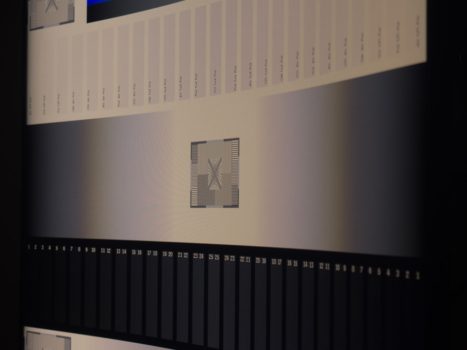 Graustufendarstellung des VA-Panels in der Seitenansicht