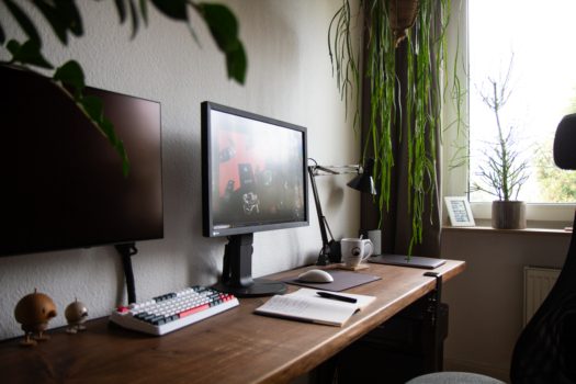 Arbeitsplatz mit EIZO ColorEdge CS2400S