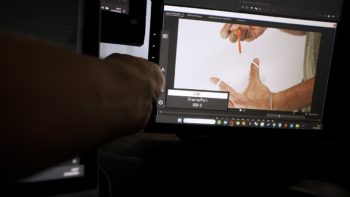 Während der Bearbeitung einer Filmdatei zwischen den verschiedenen Grading-Systemen einfach dank KVM-Switch wechseln