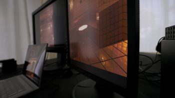 Gerade bei farbigen Bildern fällt der leichte graue Schleier bei der Blickwinkelveränderung auf