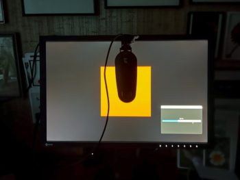 Validierungsprozess: Durch die abgedunkelte Raumbeleuchtung wird IPS-Glow sichtbar