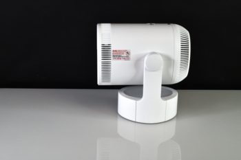LG CineBeam PU700R: Ansicht links