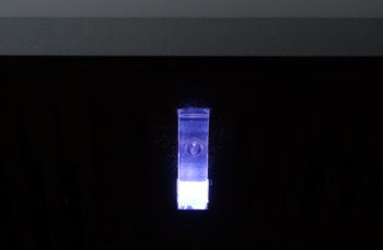 Im Betriebszustand leuchtet die LED weiß