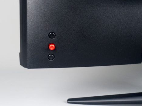 5-Wege-Joystick auf der Displaygehäuserückseite steuert das OSD-Menü