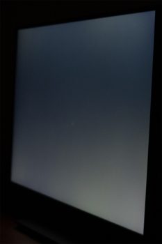 Glow-Effekt des IPS-Panels seitliche Ansicht