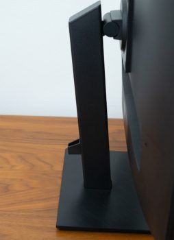 Kabelhalterung hinten am Monitorarm