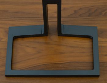 Dezenter Monitorstandfuß für einen sicheren Halt