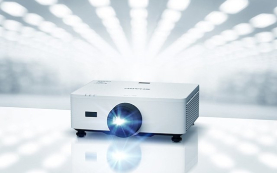 Sharp P601Q & P721Q (Bild: Sharp NEC Display Solutions Europe)