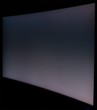 Glow-Effekt des IPS-Panels seitlich
