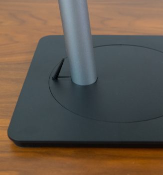 Kabelklemme ist auf dem Drehteller befestigt