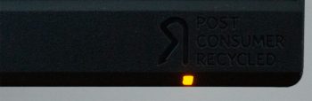 Betriebsanzeige mit oranger Beleuchtung, wenn der Monitor im Standby ist