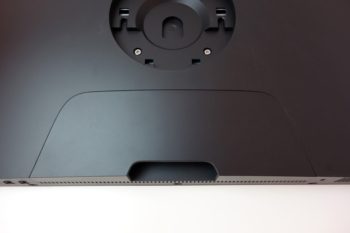 Anschlüsse hinter einer Abdeckung