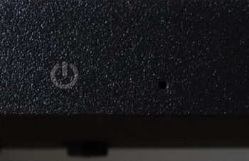 Im Ruhemodus blinkt die Betriebsanzeige weiß und leuchtet nicht, wenn der Monitor ausgeschaltet ist