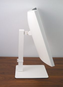 Display mit maximaler Neigung nach hinten